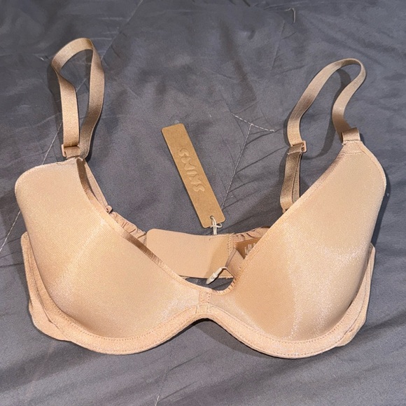 SKIMS WEIGHTLESS SCOOP BRA - Picture 1 of 4